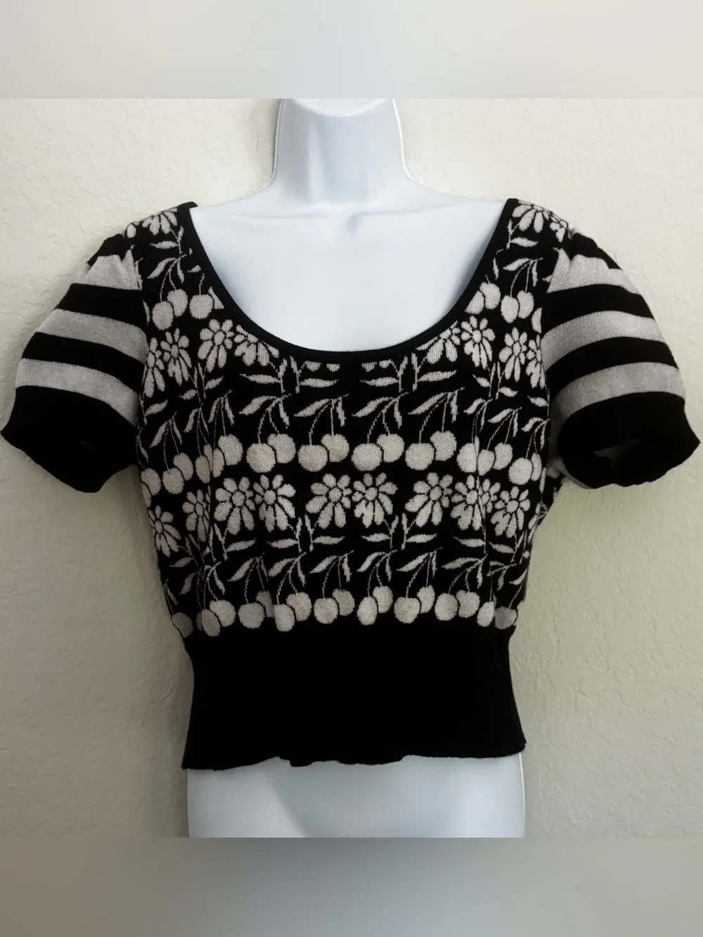 Maeve by Anthropology Trixie Knit Crop Sweater Black & White Daisy & Cherry XL - Picture 2 of 7